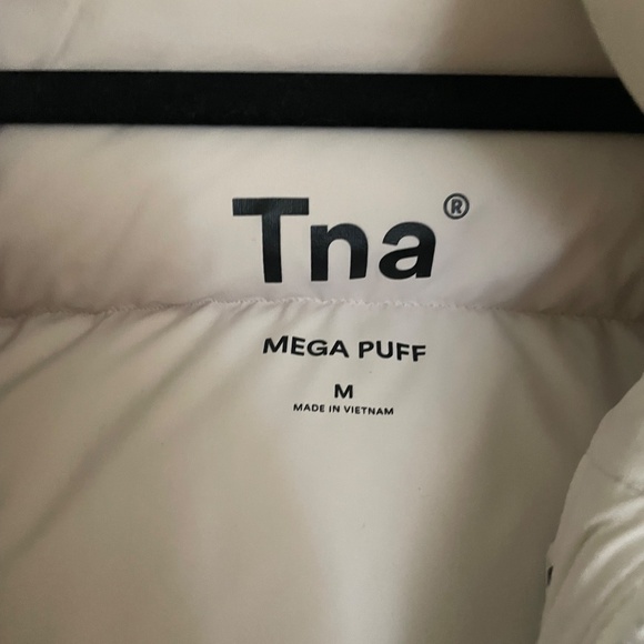 Aritzia Mega Puff - Picture 3 of 6